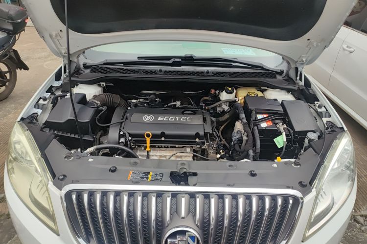 别克 英朗 2013款 GT 1.6L 自动时尚版机舱底盘24