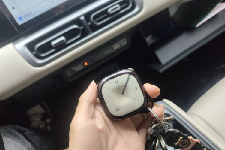 五菱汽车 五菱缤果PLUS 2024款 330km 五座版中控内饰7001