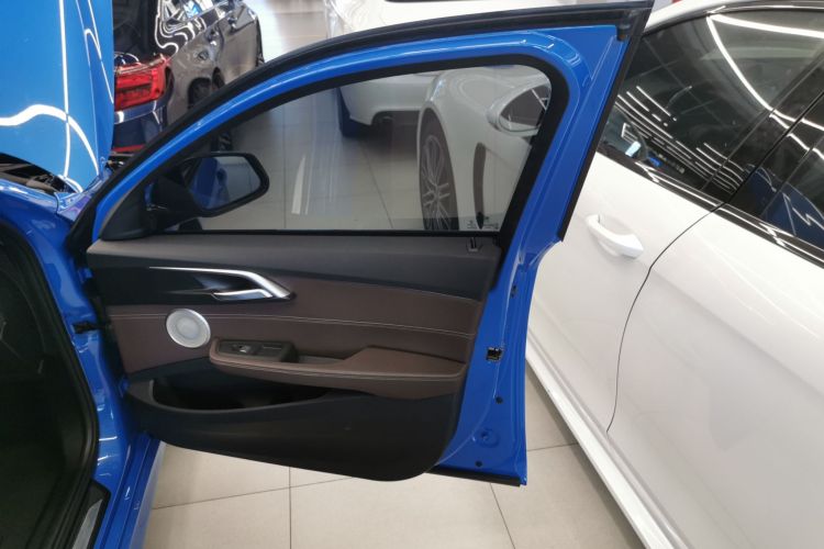 宝马1系 2021款 改款 120i M运动曜夜版中控内饰42