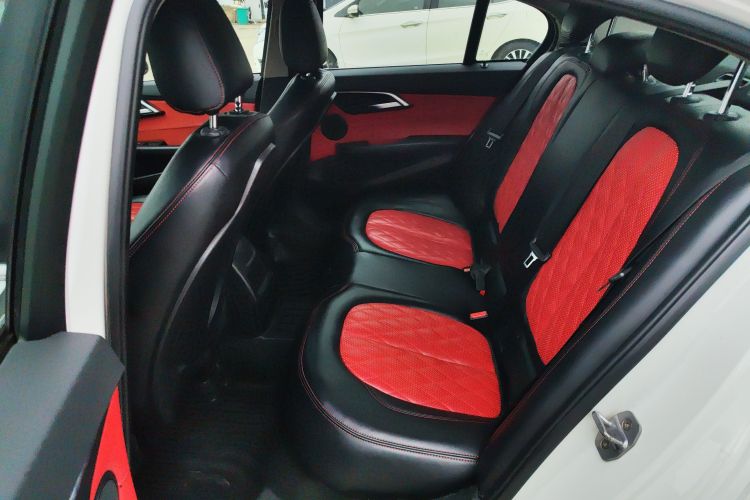 宝马1系 2017款 118i 时尚型中控内饰21