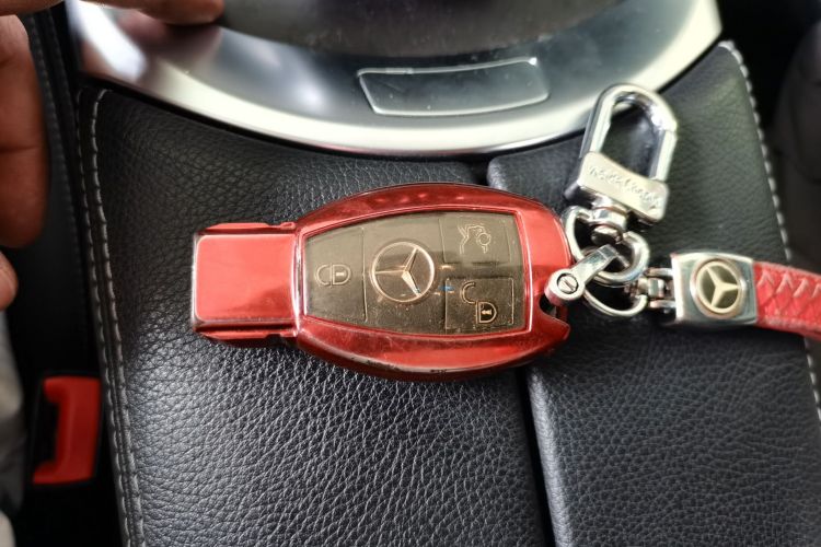 奔驰C级 2017款 改款 C 200 L 4MATIC 运动版中控内饰11