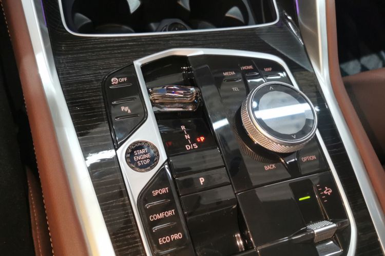 宝马X6 2023款 xDrive40i 尊享型 M运动套装中控内饰18