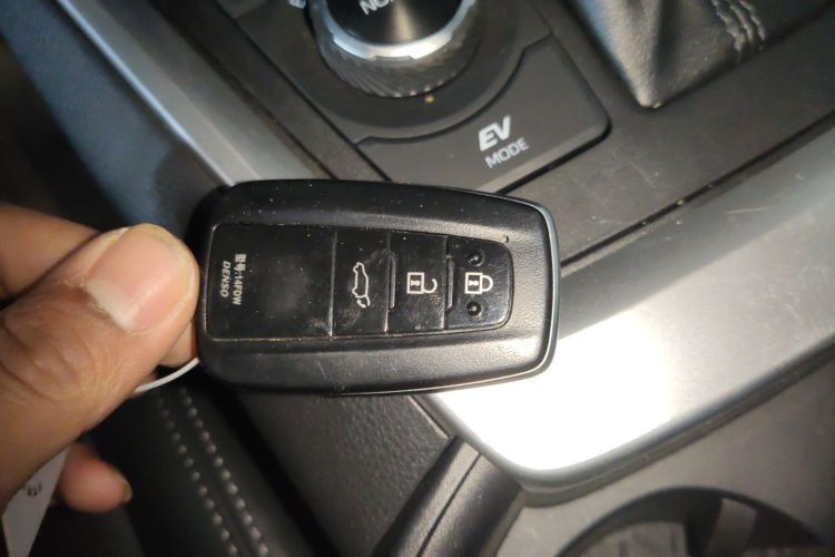 丰田 威兰达 2023款 双擎 2.5L E-CVT四驱尊贵版中控内饰11