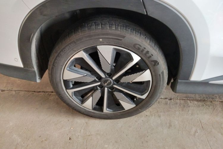 比亚迪 宋PLUS新能源 2025款 DM-i 智驾版 112KM 尊荣型车身外观6008