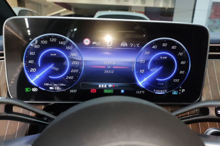 奔驰EQE 2022款 350 豪华版中控内饰14