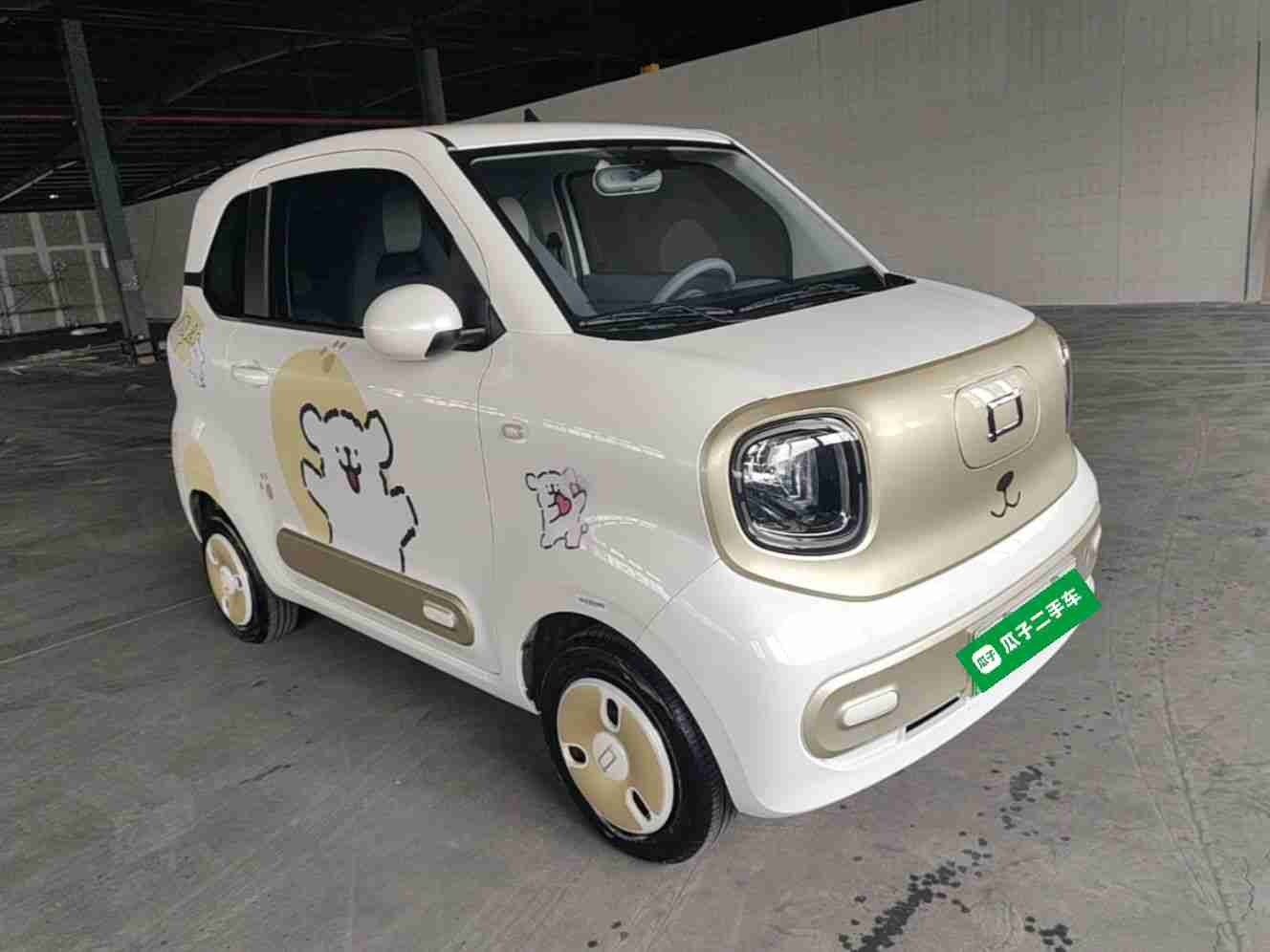 车辆右前45度外观展示