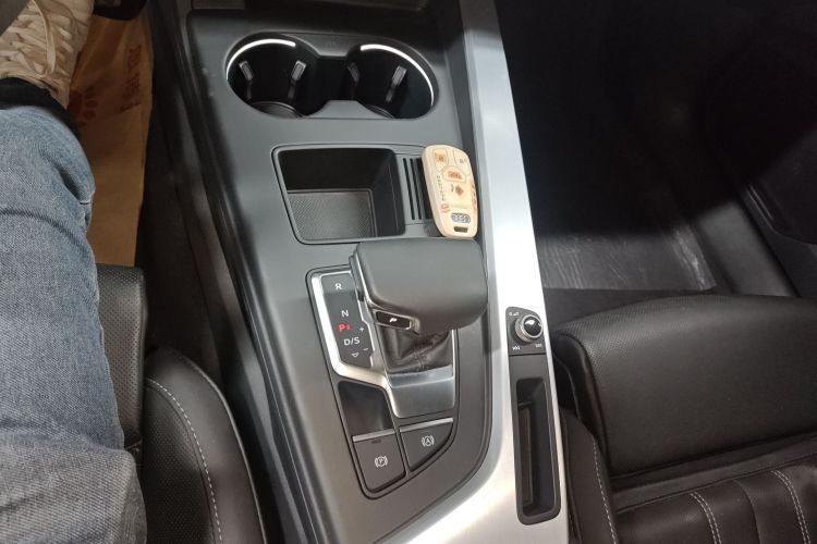 奥迪A4L 2023款 40 TFSI 时尚动感型中控内饰18