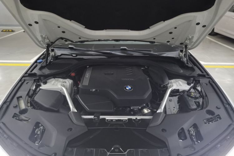 宝马5系 2022款 改款二 525Li M运动套装机舱底盘24