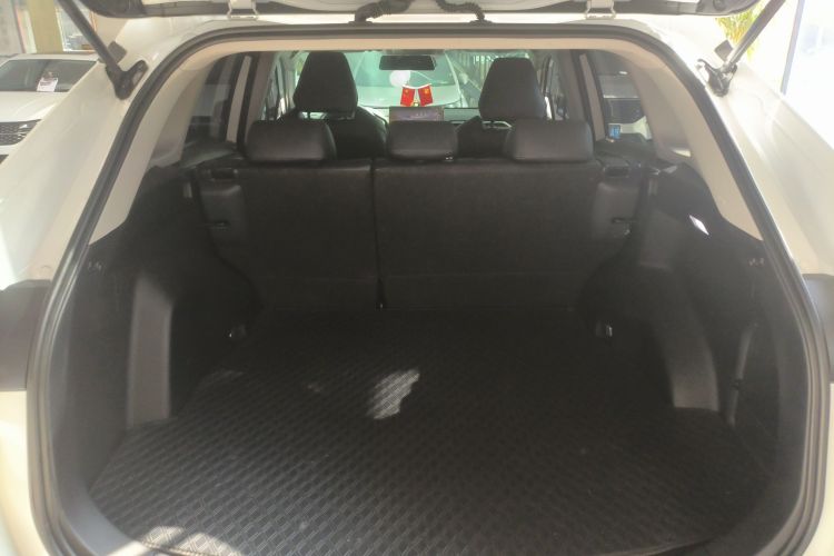 丰田 威兰达 2023款 2.0L CVT两驱领先版机舱底盘23