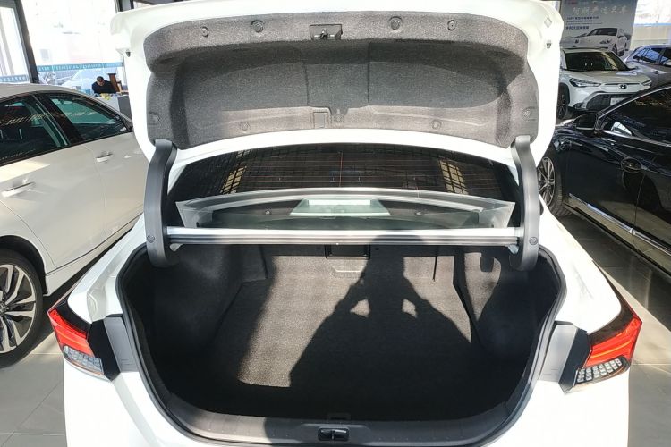 日产 天籁 2022款 2.0L XL-Upr 优享版机舱底盘23