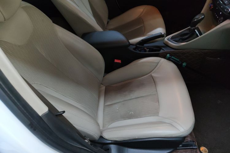 别克 英朗 2016款 18T 双离合精英型局部细节41