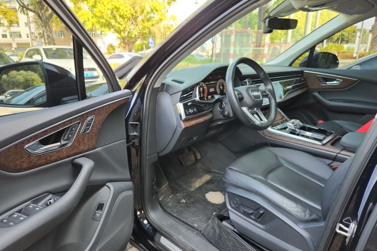 奥迪Q7 2022款 55 TFSI quattro S line运动型中控内饰20