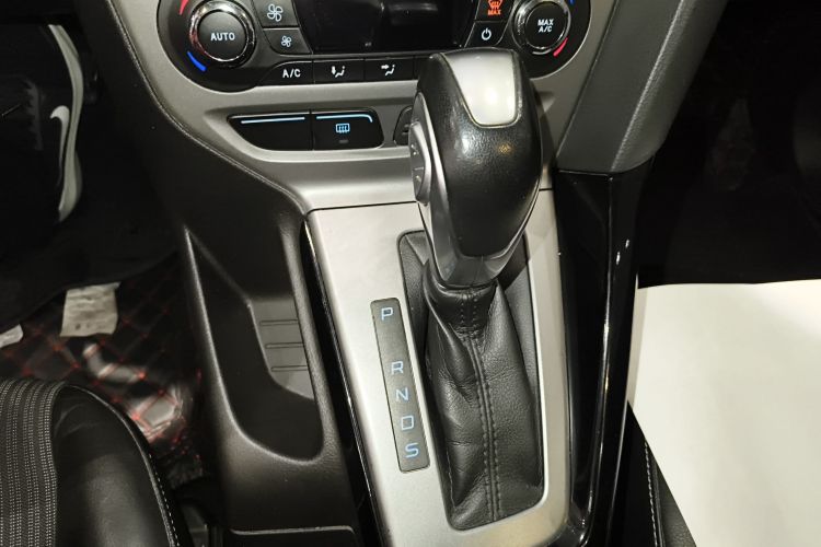 福特 福克斯 2012款 三厢 1.6L 自动风尚型局部细节18