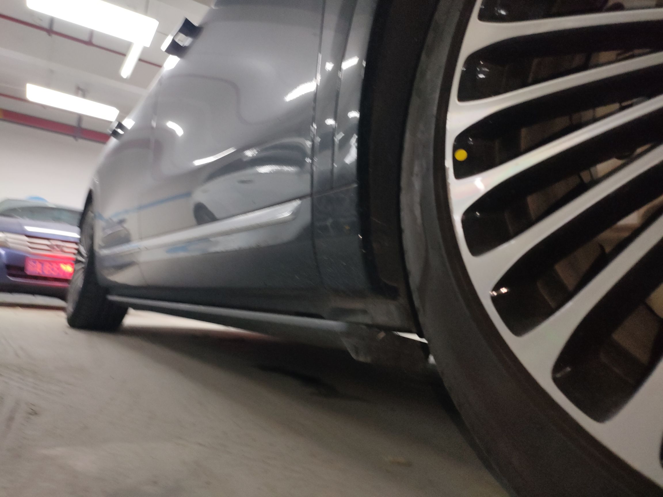 鸿蒙智行 问界M9 2024款 增程 Ultra版 42kWh 6座版