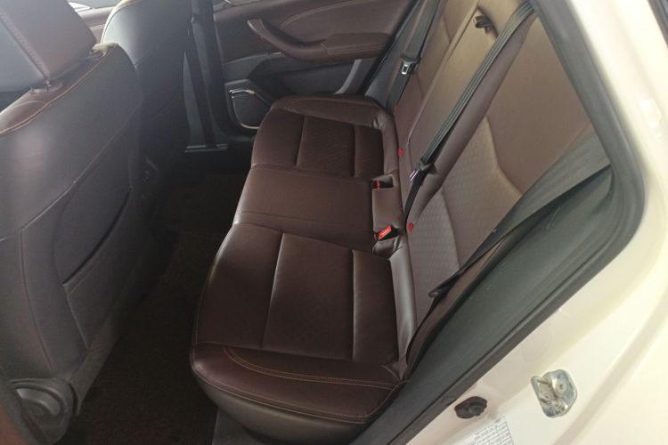 长安 逸动 2018款 1.6L GDI 手动领尚型中控内饰21