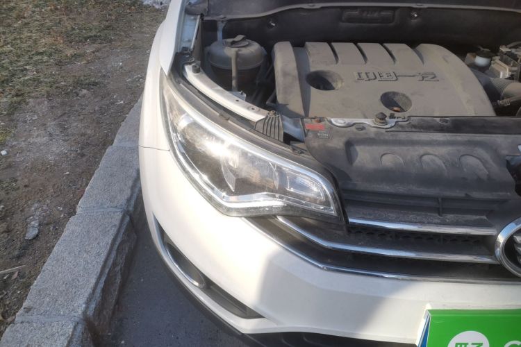 一汽 森雅R7 2017款 1.6L 自动智能型车身外观8