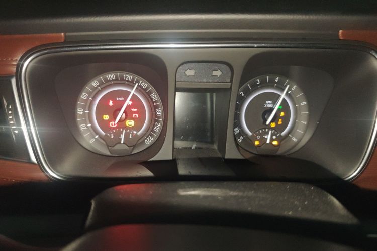 别克GL8 2017款 25S 豪华型 国V中控内饰14