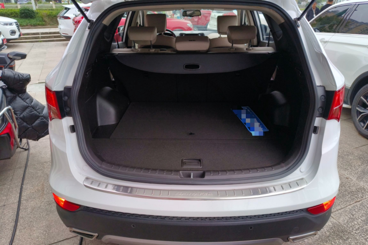 现代 胜达 2013款 2.0T 自动两驱时尚型机舱底盘23