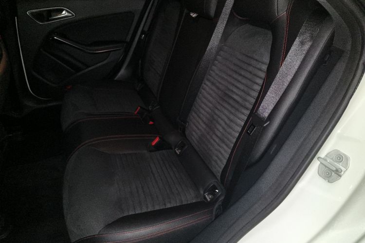 奔驰CLA 2017款 改款 CLA 220 4MATIC中控内饰21