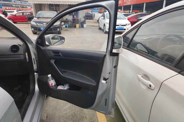 大众 捷达 2013款 1.6L 手动时尚型中控内饰42