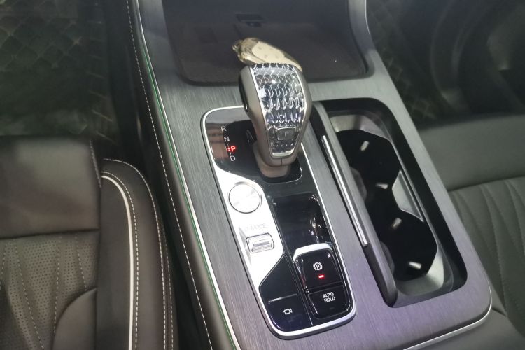 广汽传祺 传祺GS8 2024款 领航系列 2.0TGDI 两驱豪华智联版中控内饰18