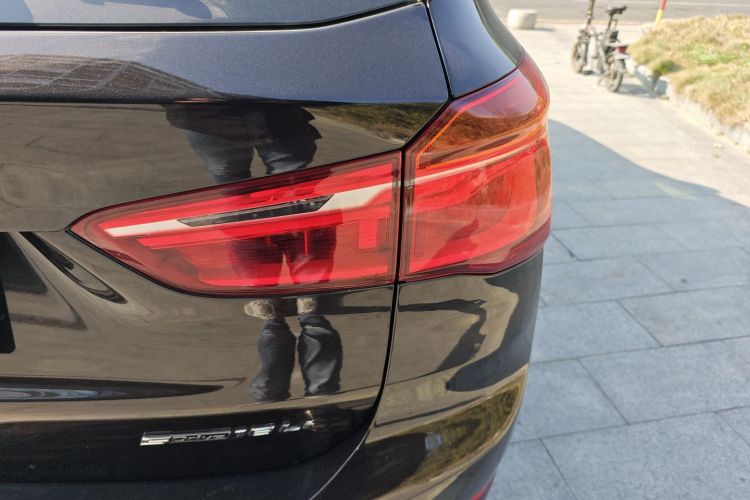 宝马X1 2019款 sDrive18Li 时尚型车身外观9