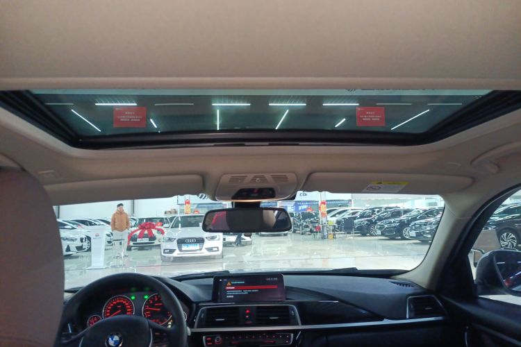 宝马3系 2019款 320Li 时尚型中控内饰22