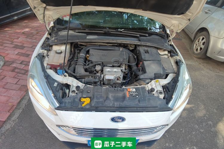 福特 福克斯 2018款 三厢经典 EcoBoost 125 自动超能风尚型智行版机舱底盘24