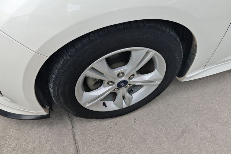 福特 福克斯 2017款 两厢 1.6L 自动舒适型智行版车身外观6002