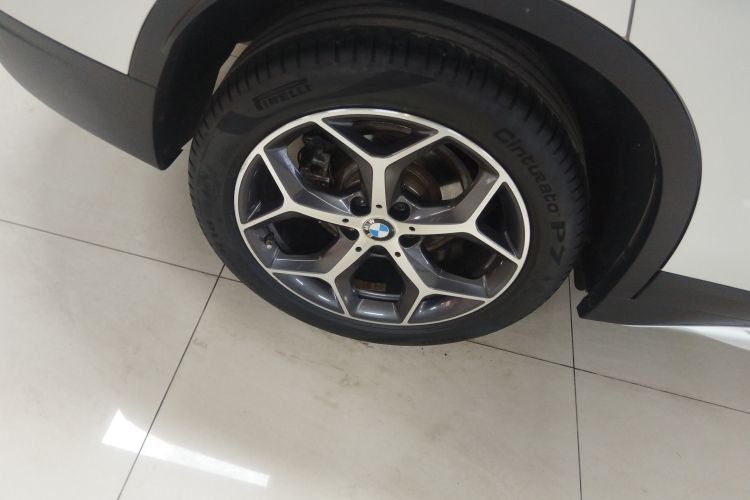 宝马X1 2019款 sDrive18Li 尊享型车身外观6008