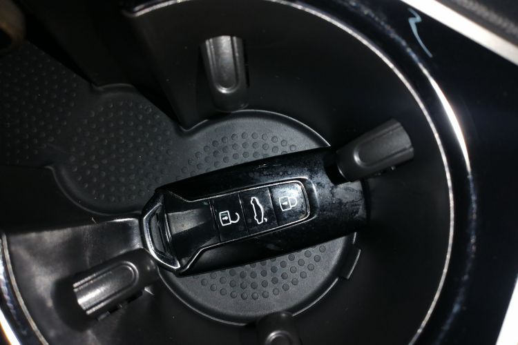 大众 途锐 2021款 3.0TSI 锐享版 曜黑运动套装中控内饰7001