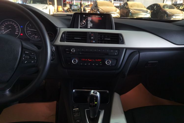 宝马3系 2015款 320Li 超悦版时尚型局部细节16