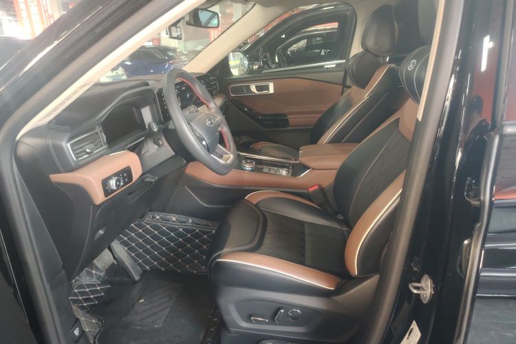 福特 探险者 2023款 EcoBoost 285 四驱钛金版 7座局部细节19