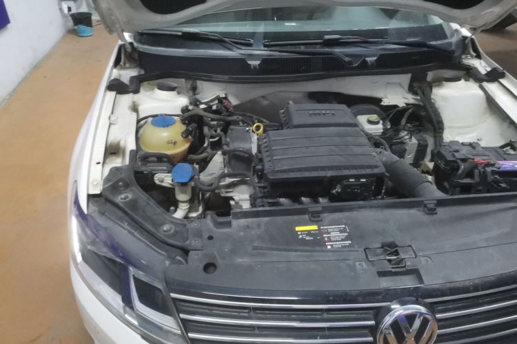 大众 朗逸 2015款 1.6L 自动舒适版机舱底盘25