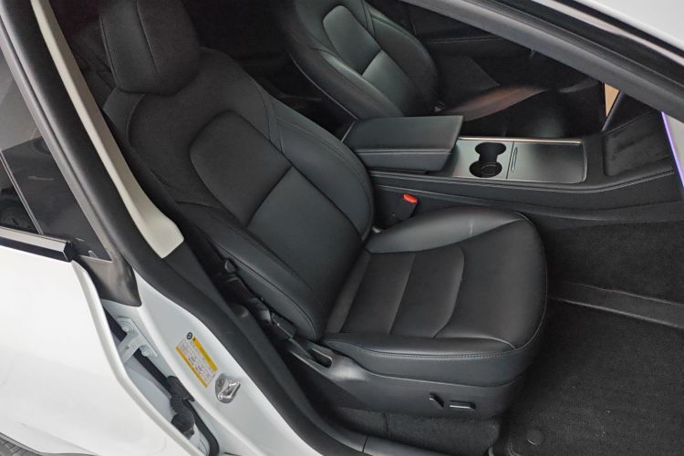 特斯拉 Model Y 2023款 长续航全轮驱动版局部细节41