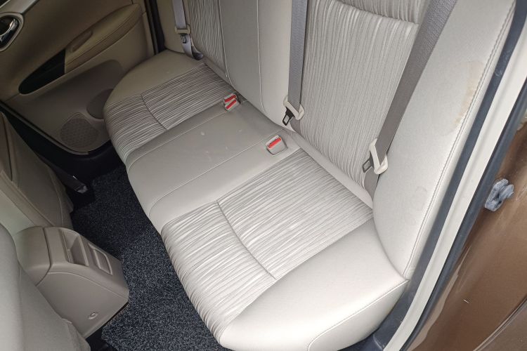 日产 轩逸 2016款 1.6XE CVT舒适版中控内饰7004