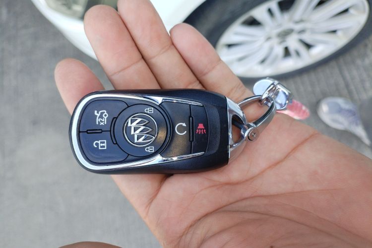 别克 君越 2016款 改款 20T 领先型中控内饰11