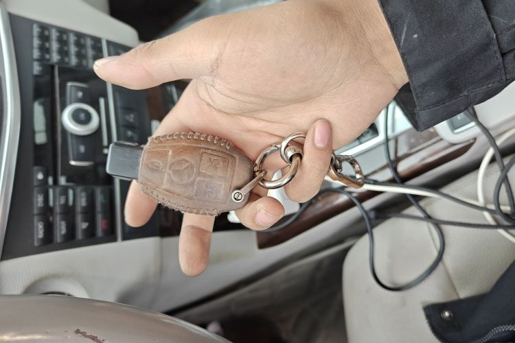 奔驰E级 2010款 E 260 L CGI优雅型中控内饰11