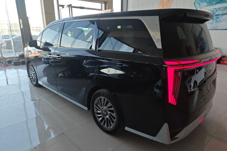 广汽传祺 传祺M8 2023款 宗师系列 双擎 旗舰版车身外观4