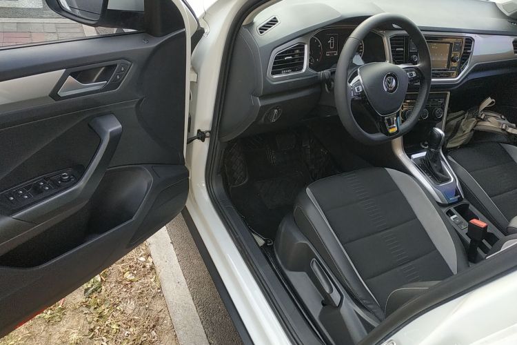 大众 T-ROC探歌 2020款 230TSI DSG两驱进取型中控内饰20