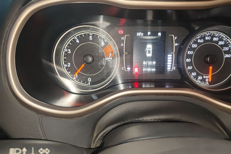 Jeep 自由光 2016款 2.4L 领先版中控内饰15