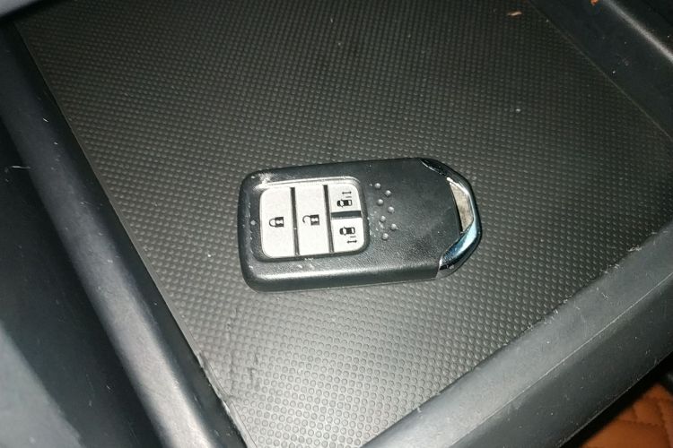 本田 艾力绅 2019款 2.0L 混动豪华版中控内饰7001