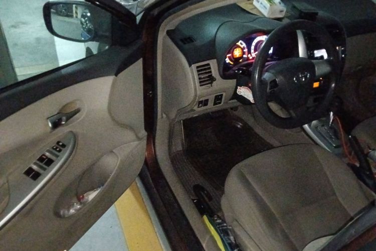 丰田 卡罗拉 2012款 炫装版 1.8L CVT GL-i中控内饰20