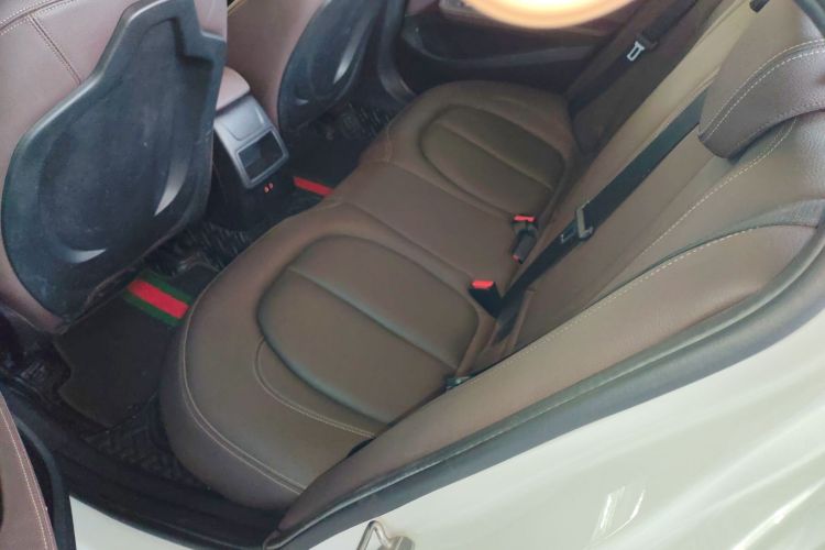 宝马1系 2021款 改款 120i M运动曜夜版中控内饰7004