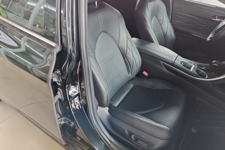 丰田 亚洲龙 2019款 双擎 2.5L XLE尊贵版 国VI局部细节41