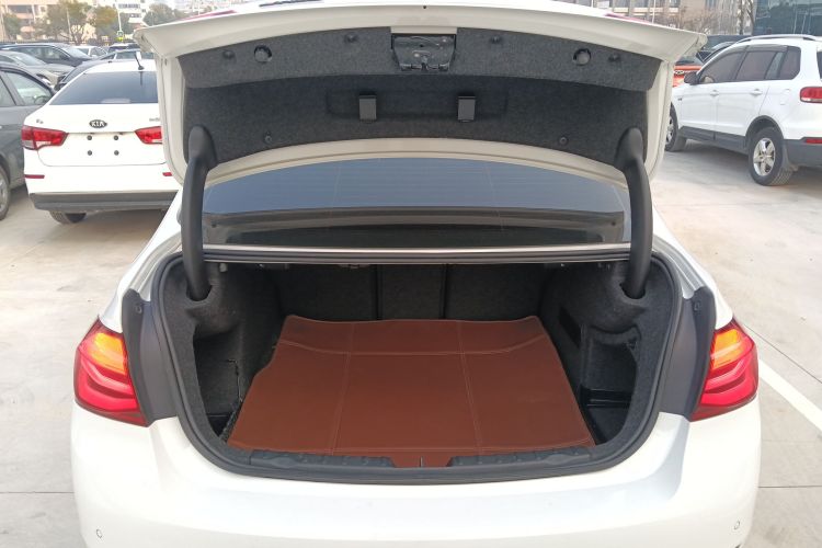 宝马3系 2016款 316Li 时尚型局部细节23