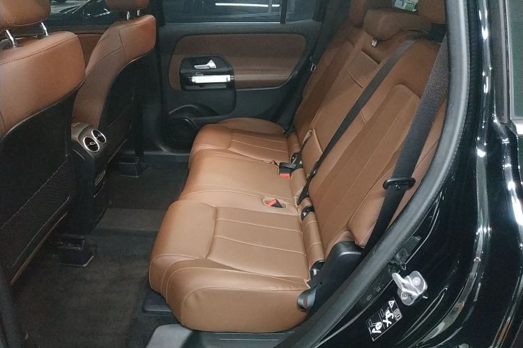 奔驰GLB 2024款 GLB 200 动感型中控内饰7004