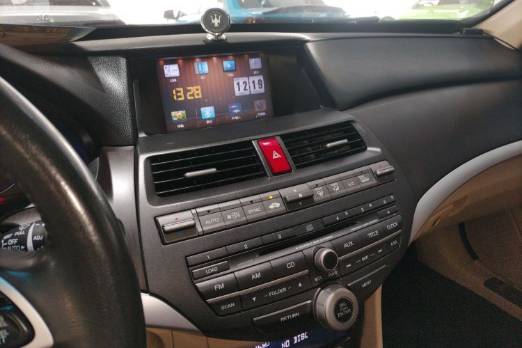 本田 歌诗图 2012款 2.4L 豪华版中控内饰16