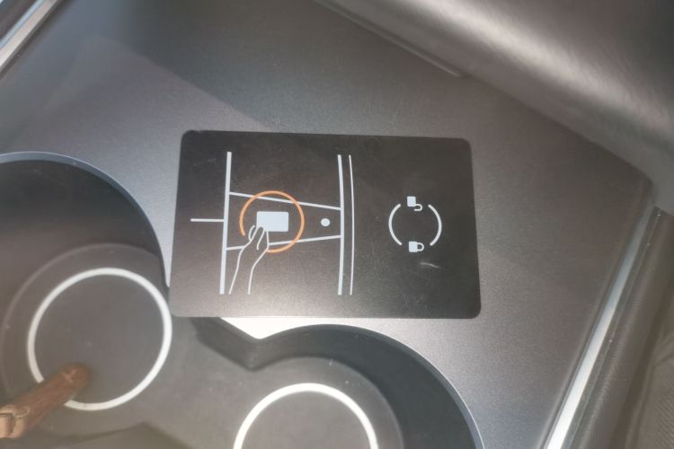 特斯拉 Model Y 2023款 后轮驱动版中控内饰11