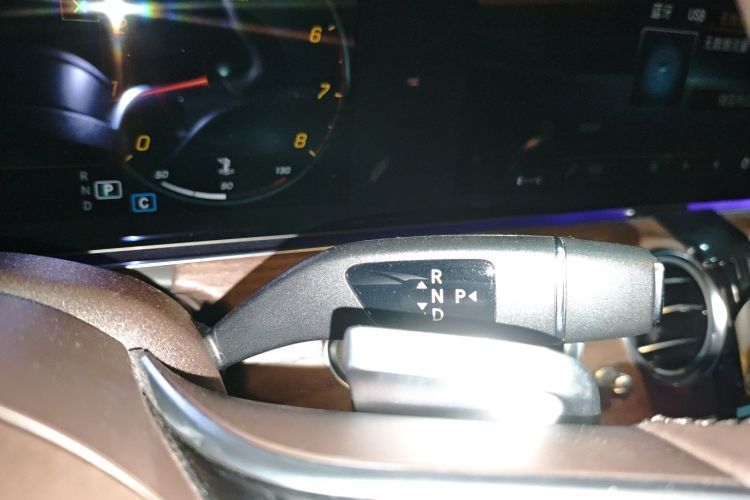 奔驰E级 2023款 改款 E 300 L 豪华型局部细节18